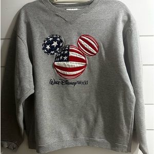 VTG Walt Disney World Resort Mickey Mouse Grey Sweatshirt USA Flag Logo Size M